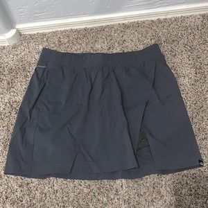 NWT- Women’s North Face skort Asphalt gray Medium